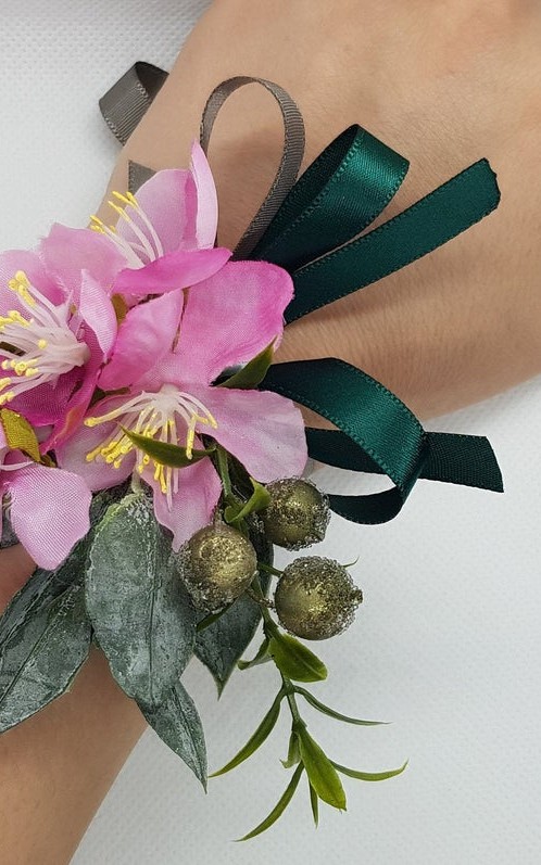 Wrist Corsage Fabric Flower Artificial Leaf with Satin Ribbon