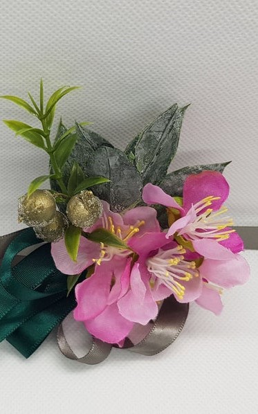 Wrist Corsage Fabric Flower Artificial Leaf with Satin Ribbon