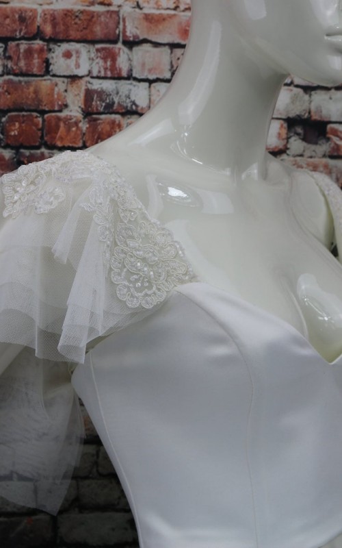 White flutter tulle detachable bridal sleeves and straps with beaded lace at the shoulder