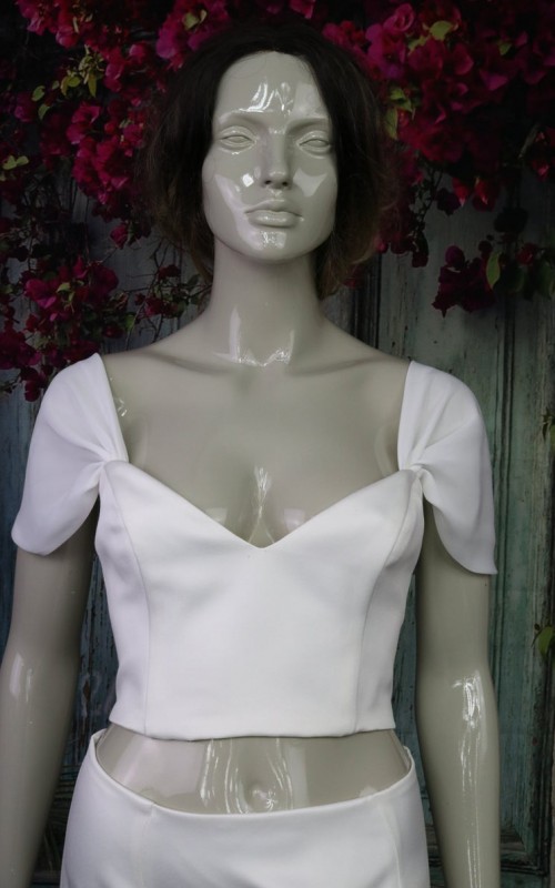 White chiffon detachable bridal straps and sleeves draped off the shoulder