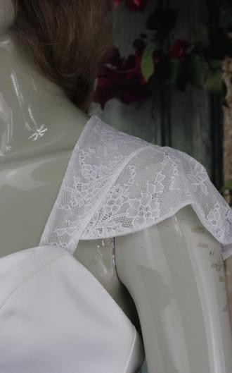 italian lace detachable straps cap sleeves keyhole back floral lace wedding dress ivory white