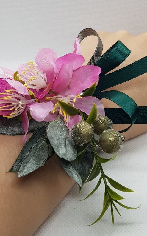 Wrist Corsage Fabric Flower Artificial Leaf with Satin Ribbon